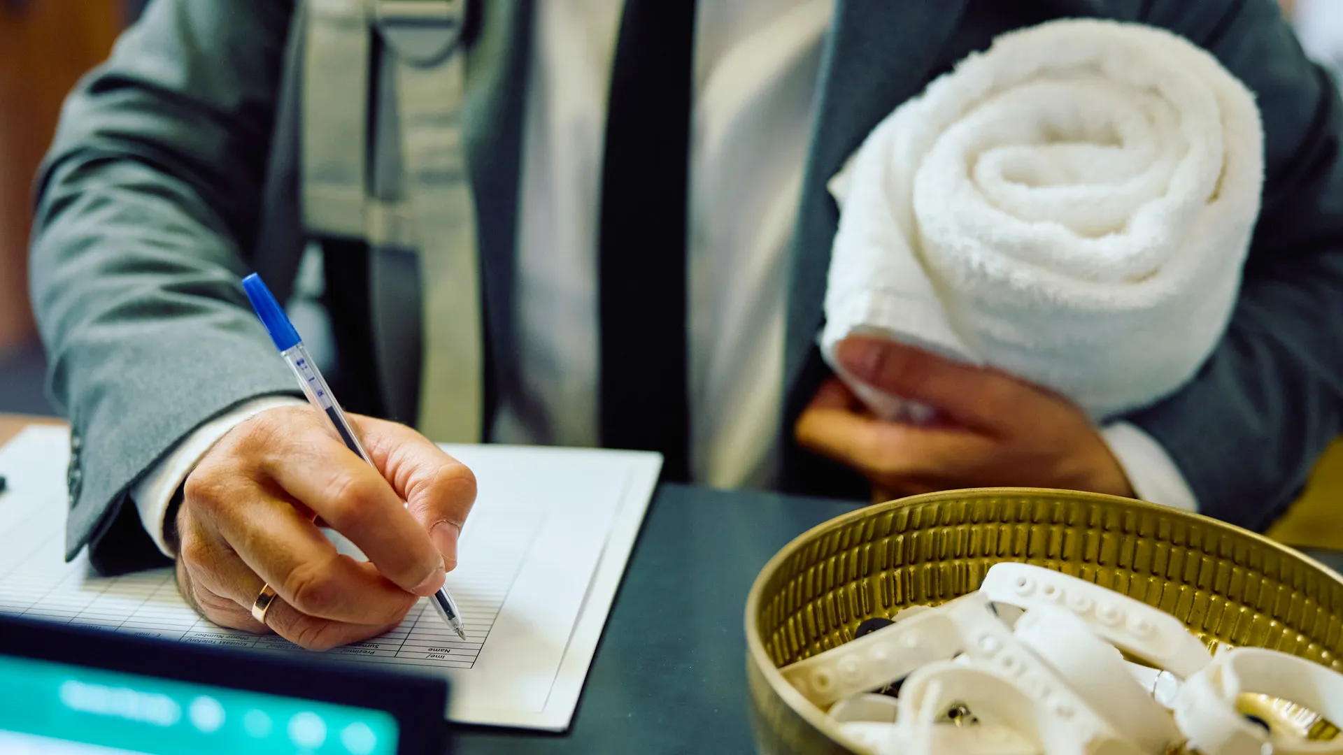 Booking, Pricing & Seasonal Tips
