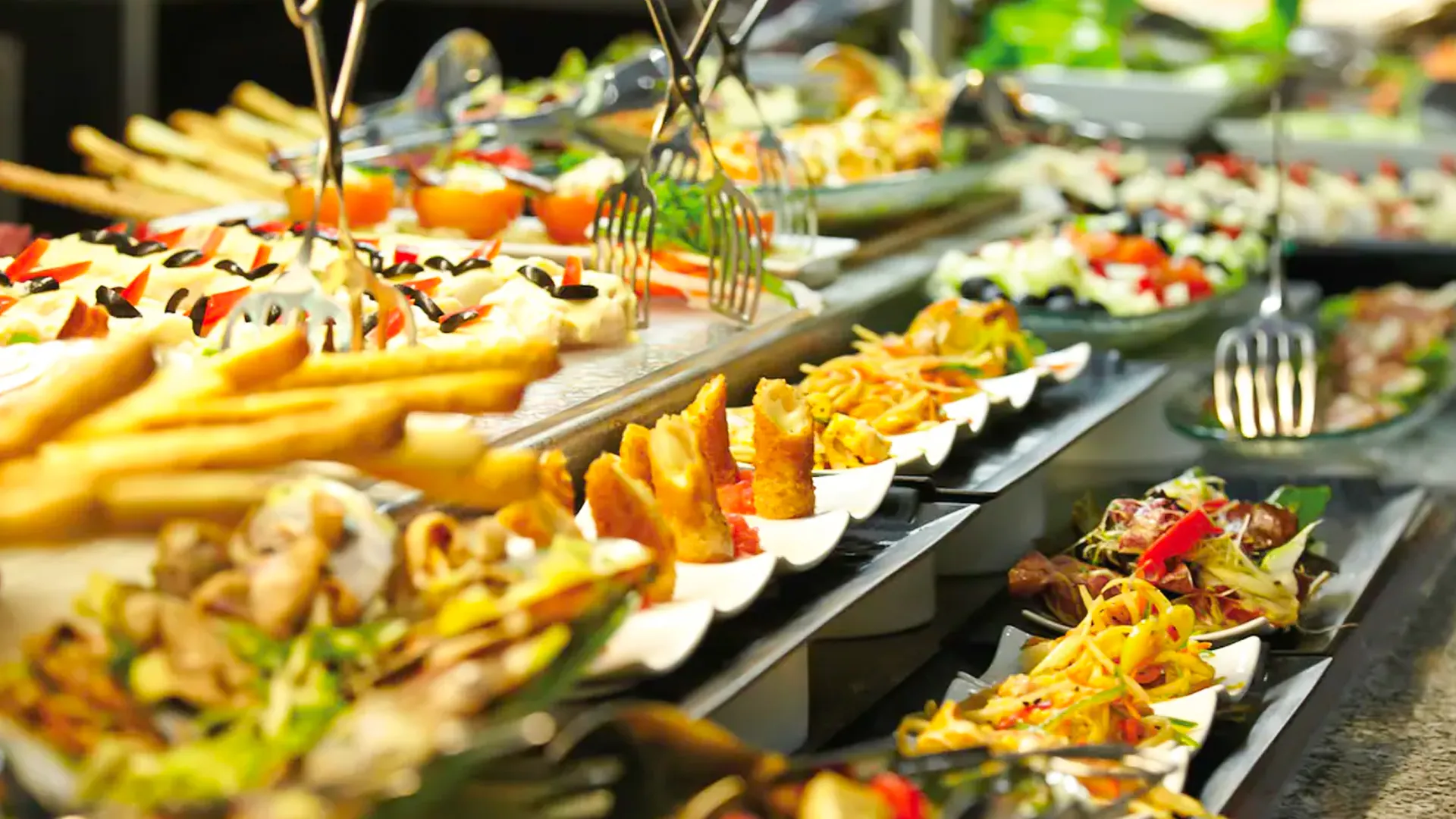 Colorful buffet spread with international dishes at Riu Palace Cancun’s all-inclusive restaurant.