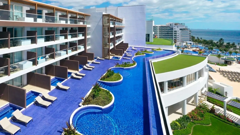 The Ultimate Guide to Royalton Splash Riviera Cancun: Is It Perfect for Your Family Vacation?