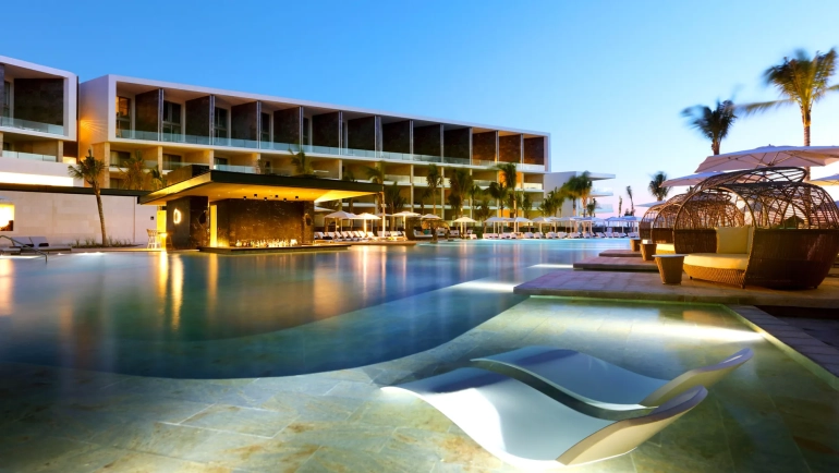 The Ultimate Guide to TRS Coral Hotel Cancun: Reviews, Rooms, Dining & Tips