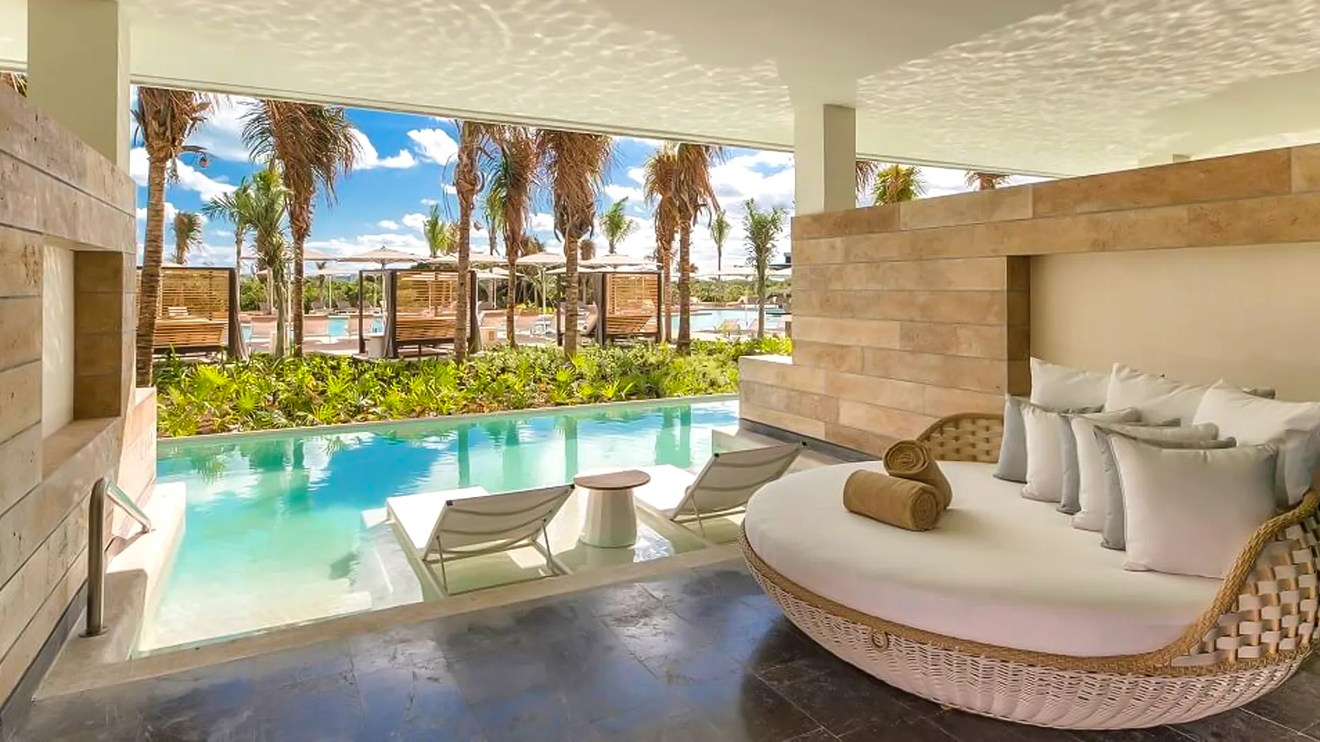 What is included in an all-inclusive stay at Atelier Cancun?