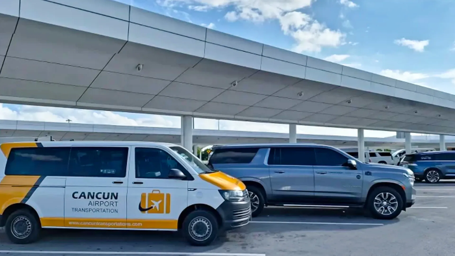 Comparing Cancun Shuttle Options