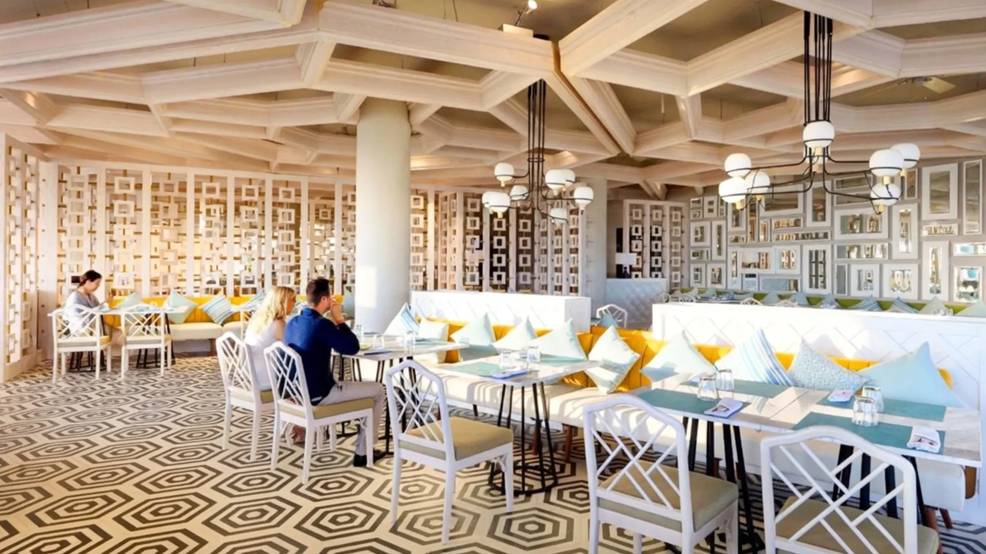 Full Restaurant Reviews: Menus, Cuisines & Ambiance