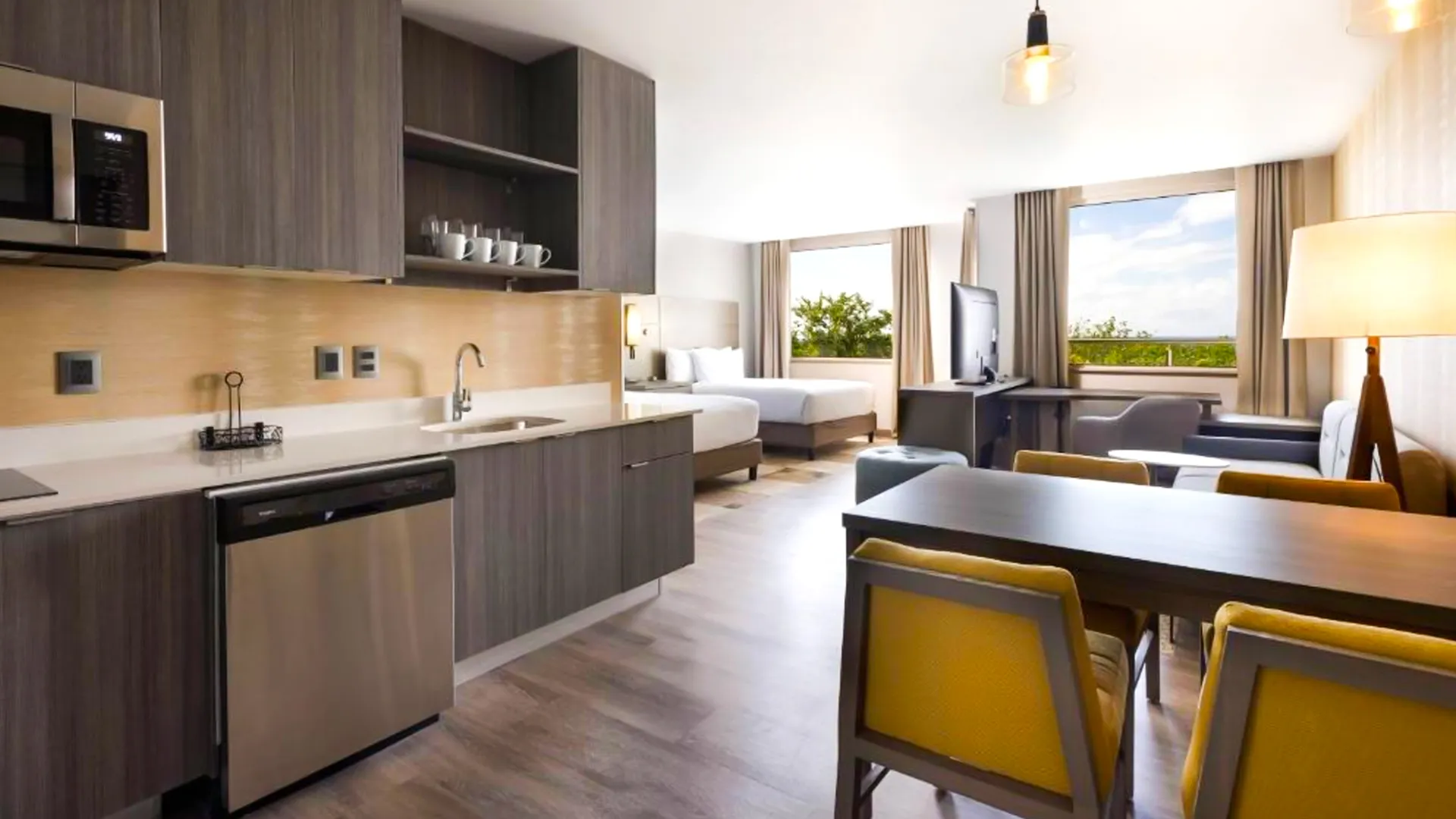  Laundry, Workspace & Kitchen Features