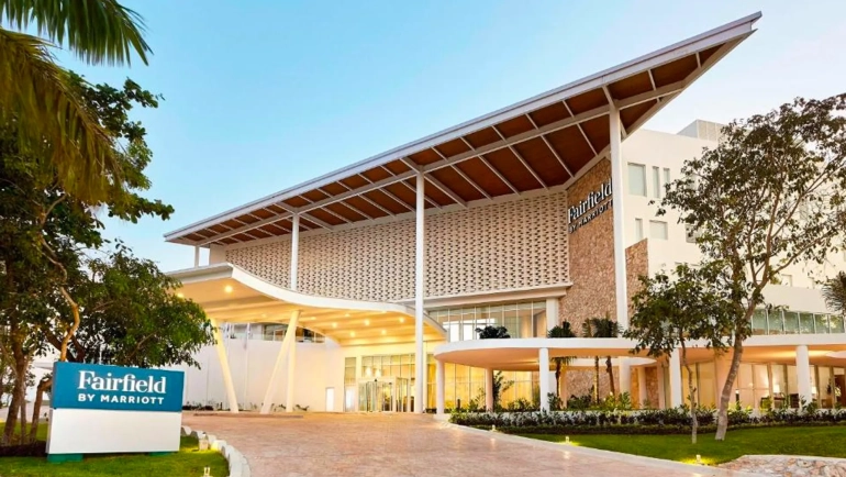 Fairfield Cancun Hotels Compared: Airport vs Downtown – Which Is Best for Your Trip?