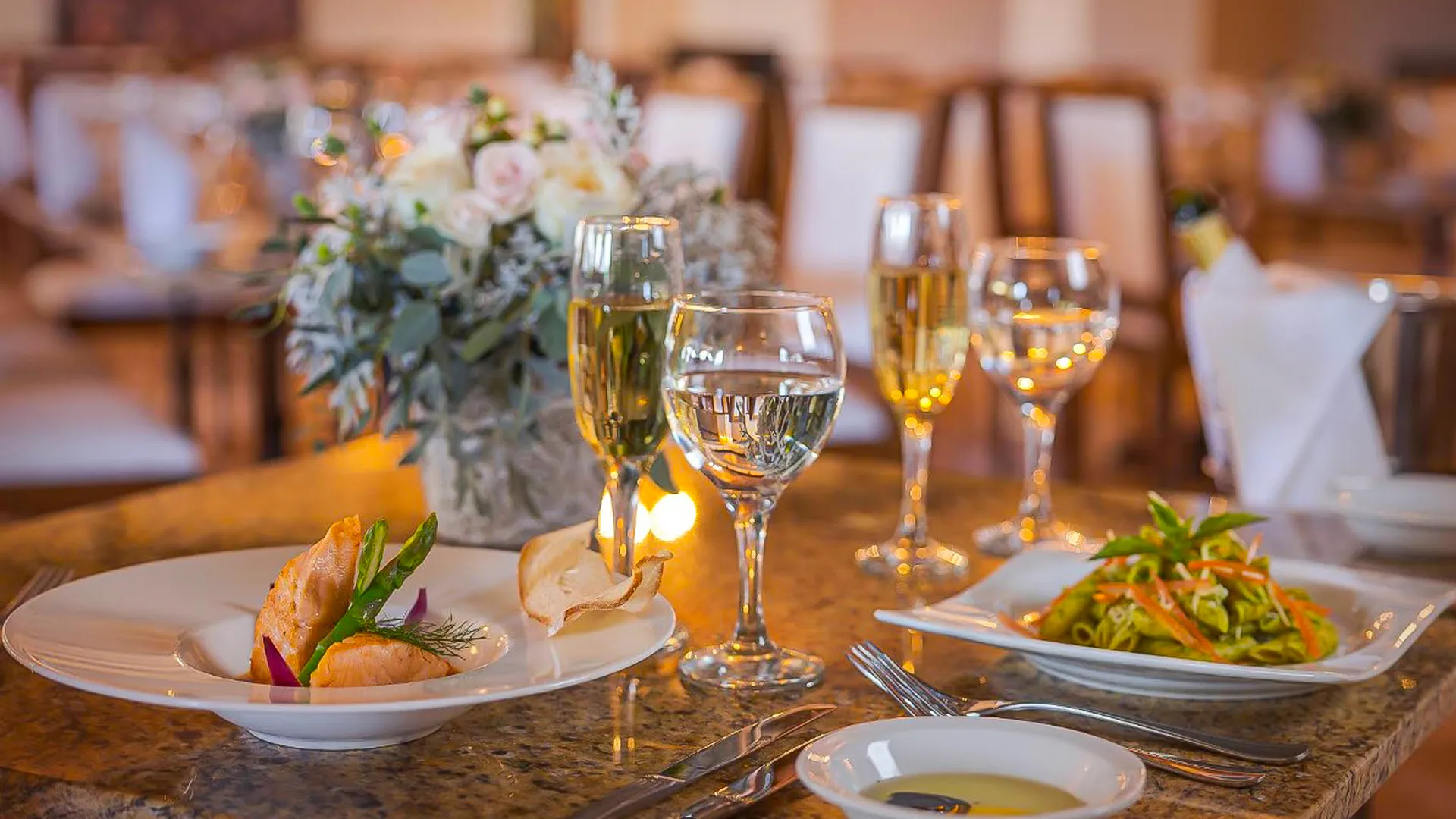 Dining & Drinks – What’s Included and What Stands Out?