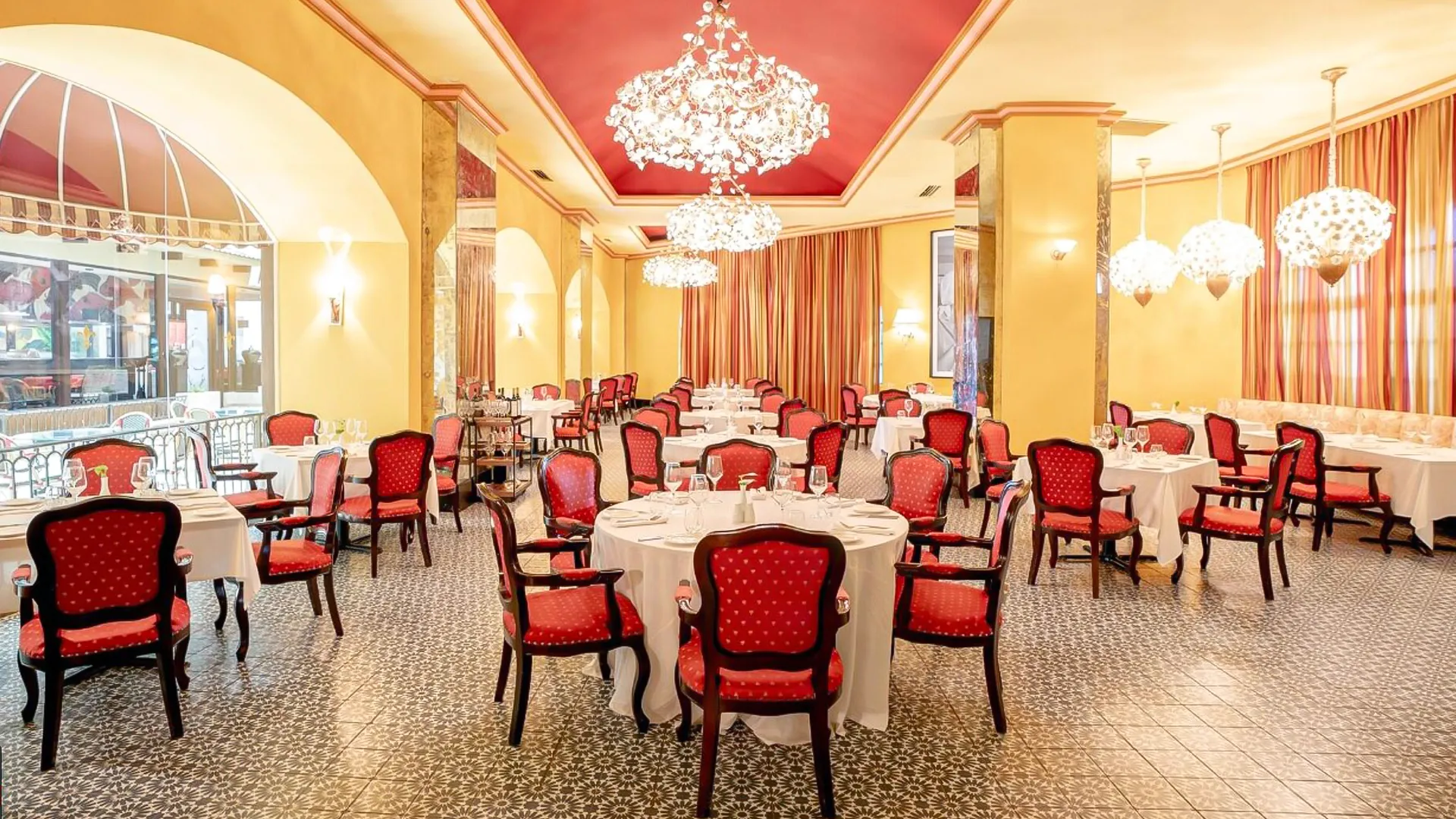 Dining & Drinks at Seadust Cancun Family Resort