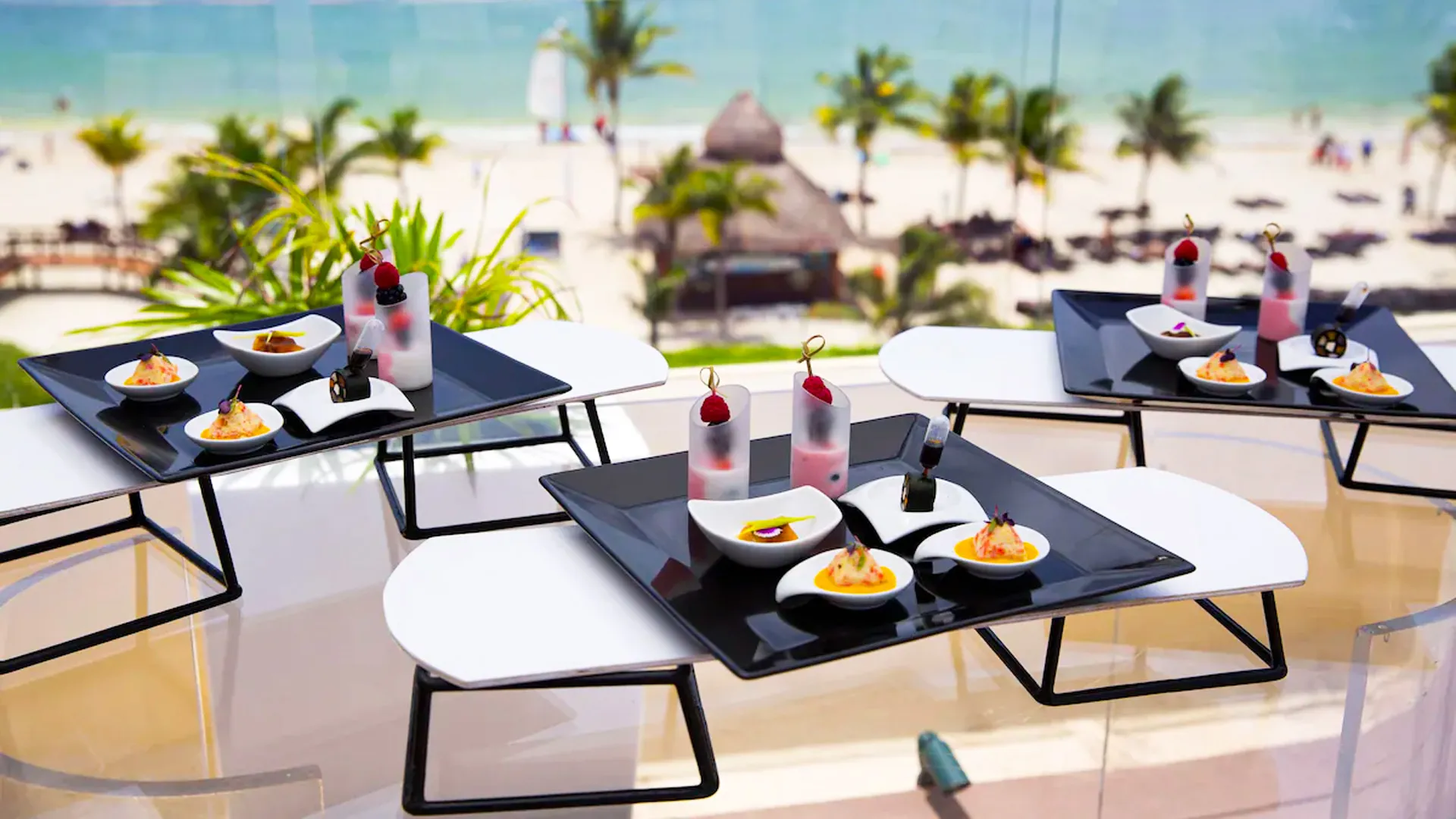 Does Royalton Cancun offer vegan or allergy-friendly menus?