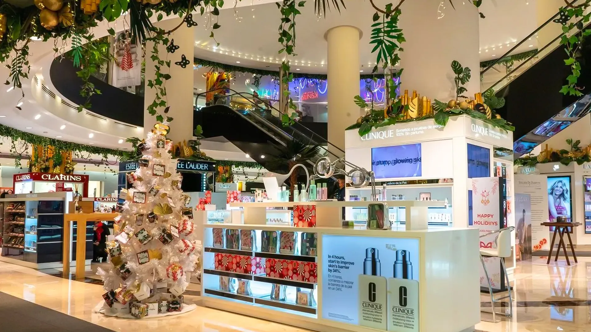 Luxury Avenue Cancun vs. La Isla Shopping Village 