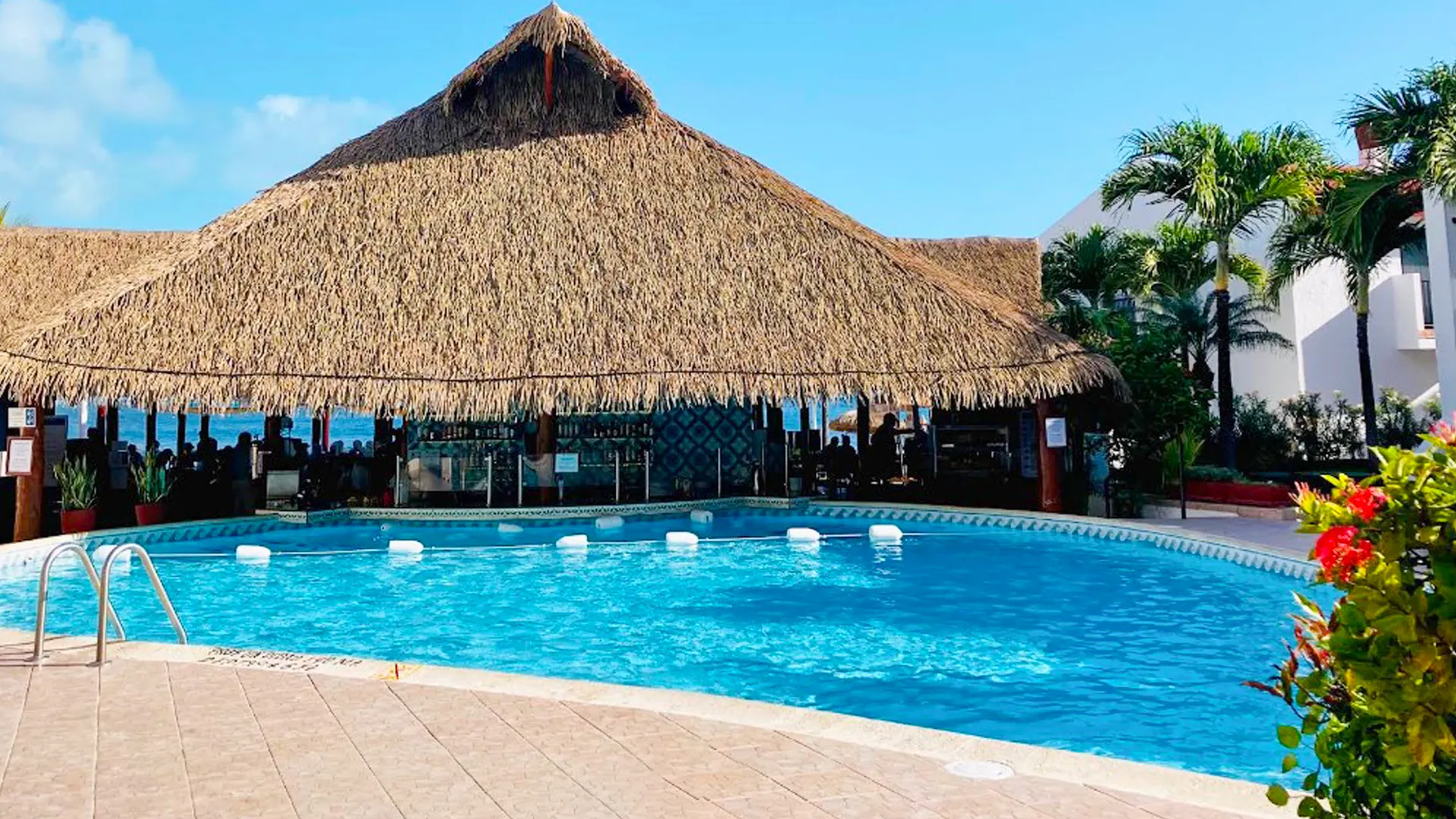 Overview of Pools (Heated, Loungers, Kid Areas)