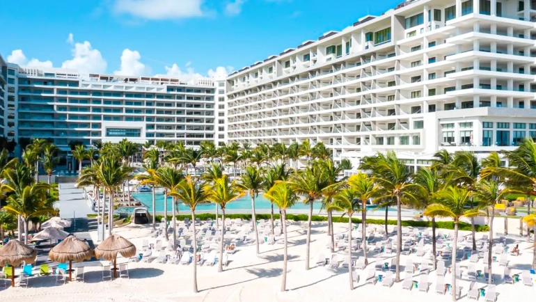 Discover Casa Blanca Cancun: Boutique Bliss with Organic Charm