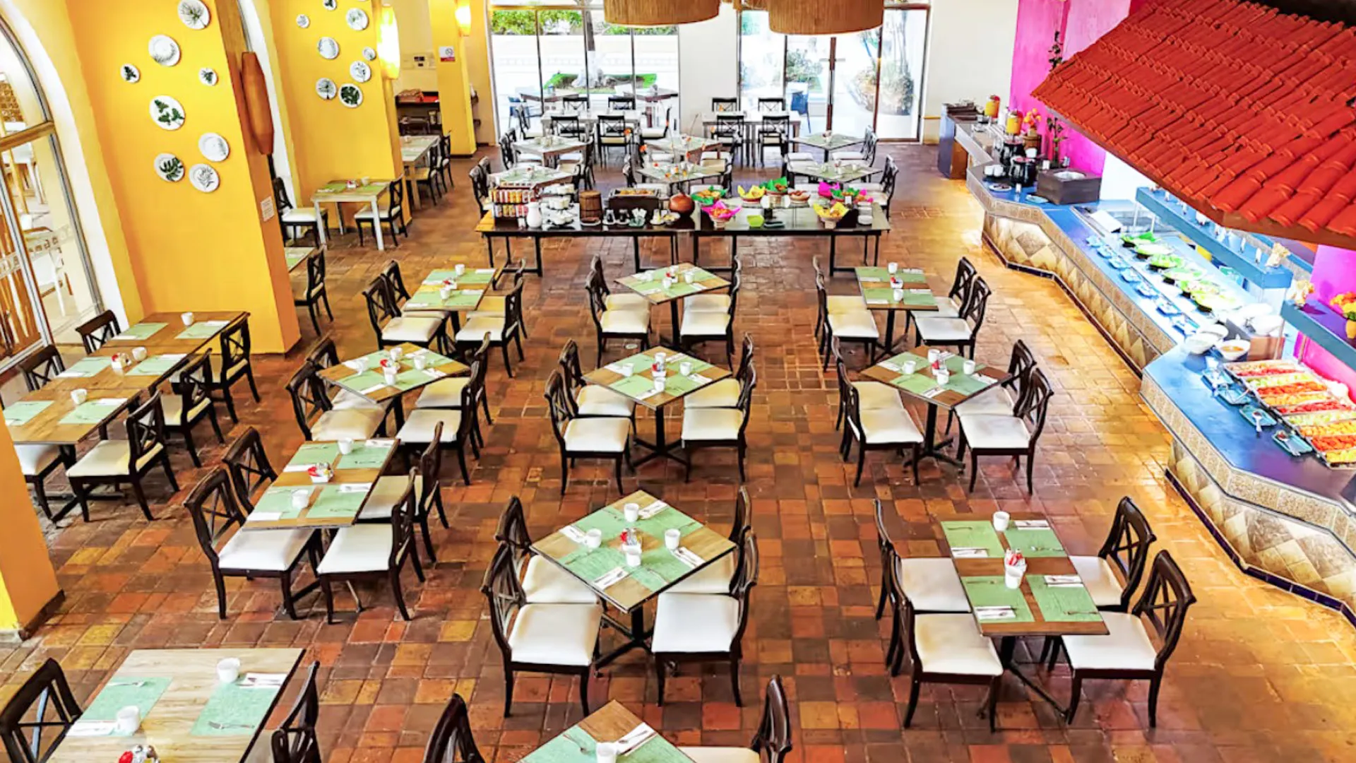 Restaurant Overview (Buffets, Snacks, À-la-carte)