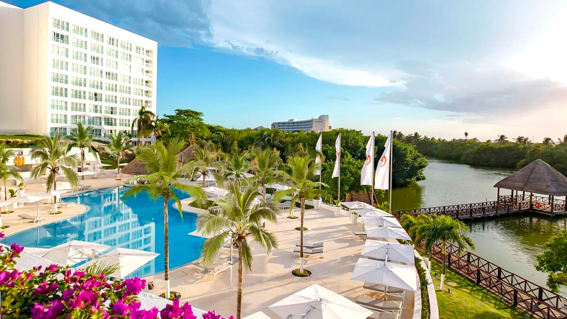  Choosing the Right Cancun Luxury Hotel for Your Style