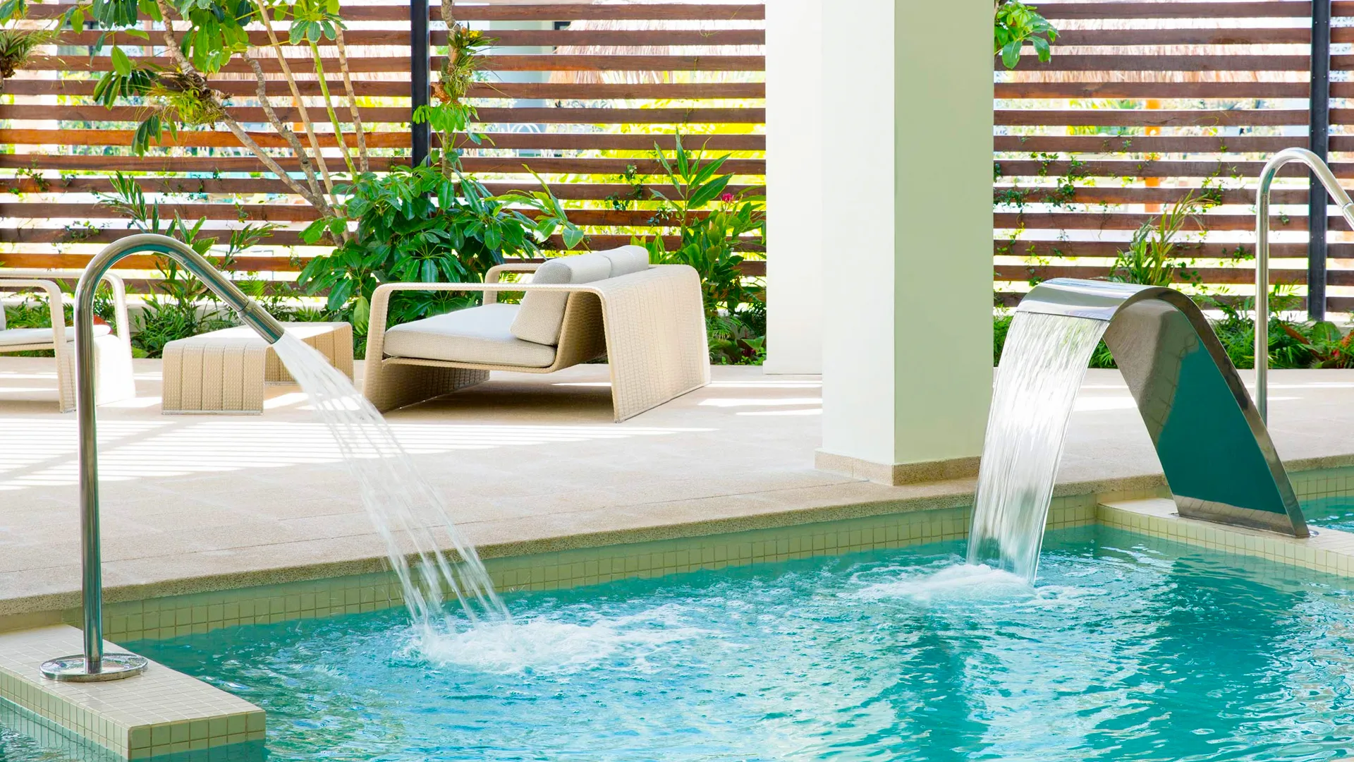 Spa, Swim-Up Bars & Romantic Spots