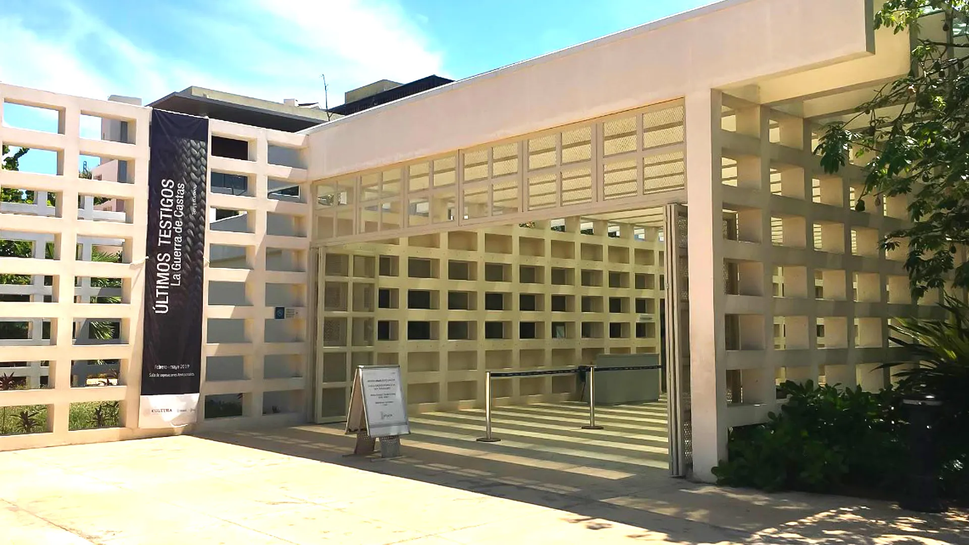  How much does it cost to visit the Museo Maya de Cancún?