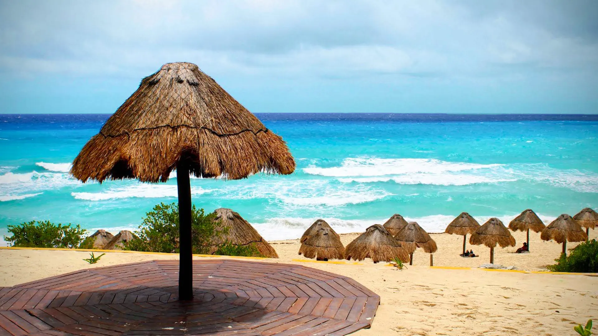 Best Time to Visit Playa Delfines