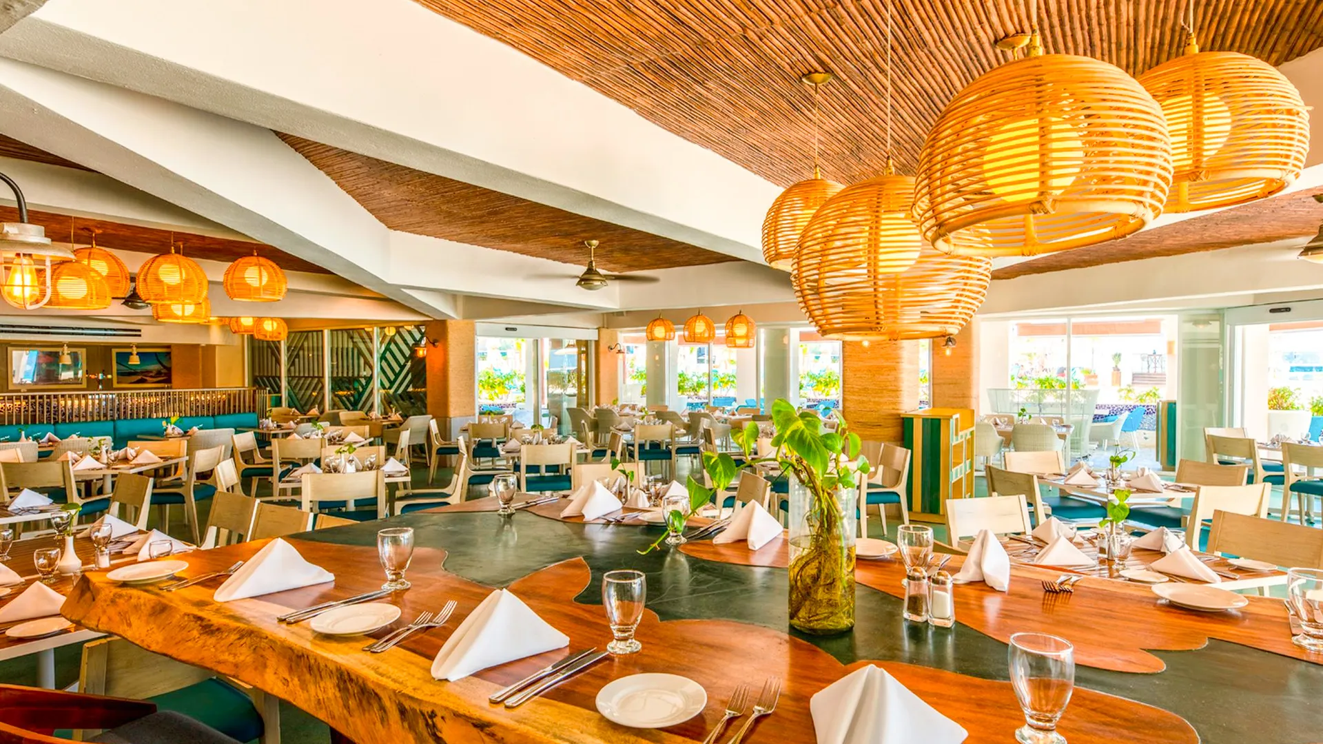 Dining & Bars