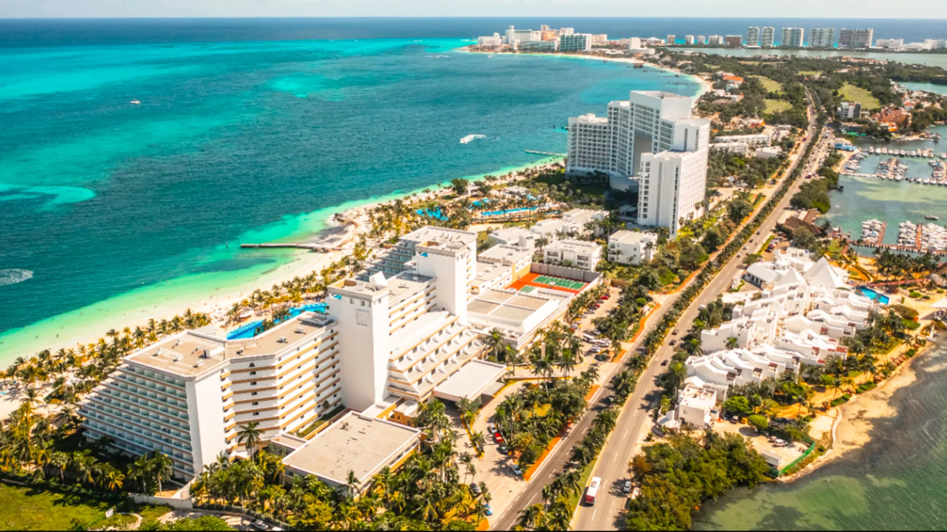 Tools and Resources for Visiting Avenida Kukulkan 