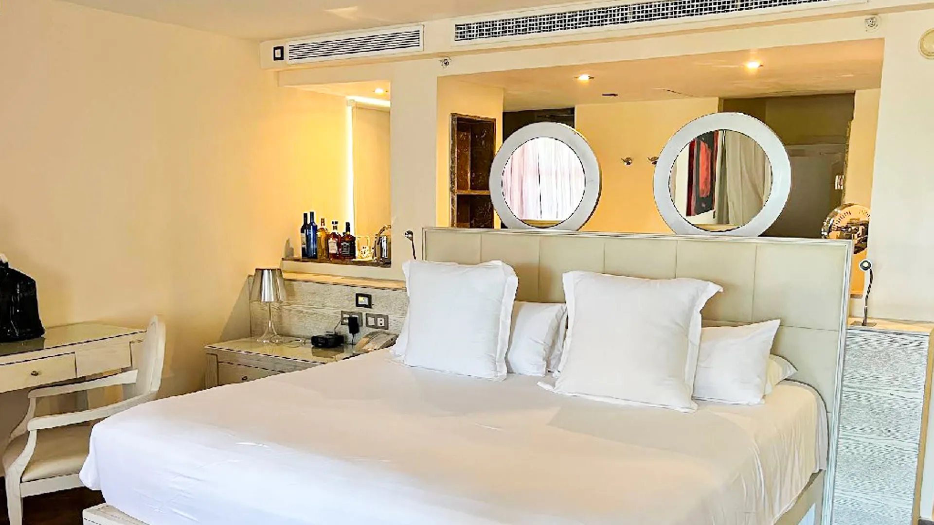 Rooms & Suites Guide 