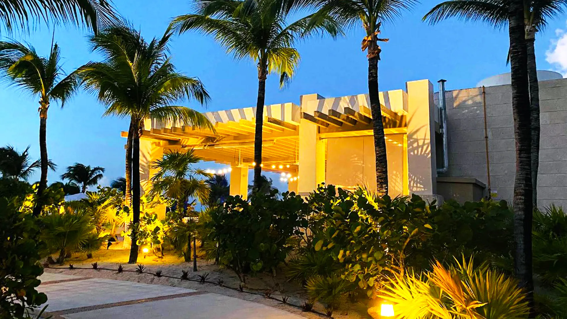 What is included in the all-inclusive package at Beloved Playa Mujeres?