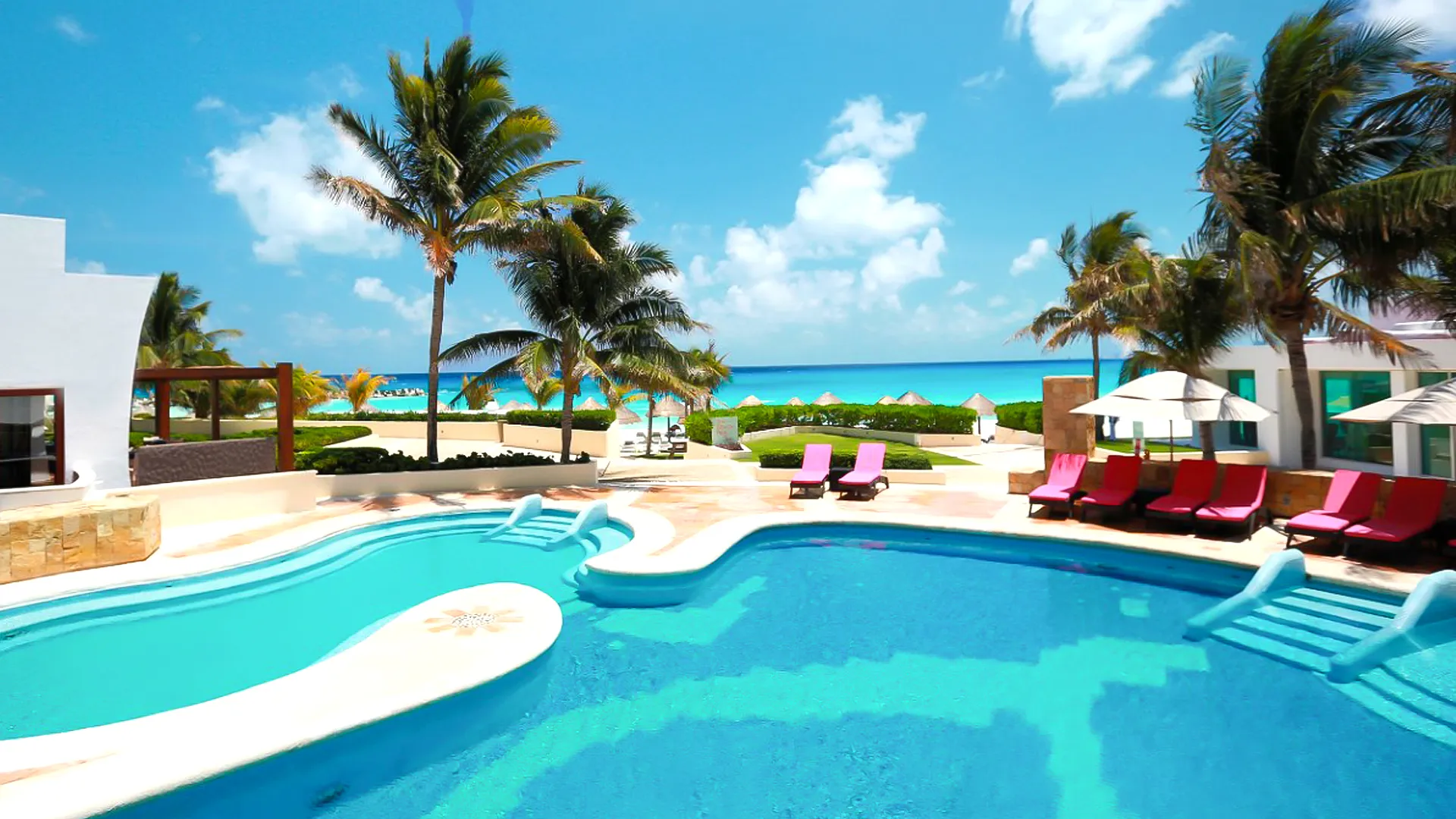 When choosing between Krystal Cancun and Krystal Altitude Cancun