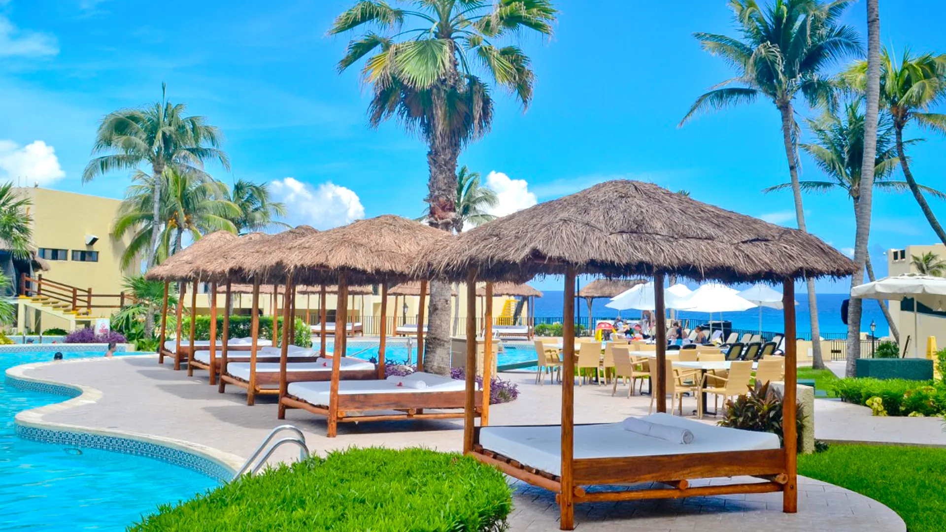 Affordable beachfront bliss. Real reviews. Real tips.