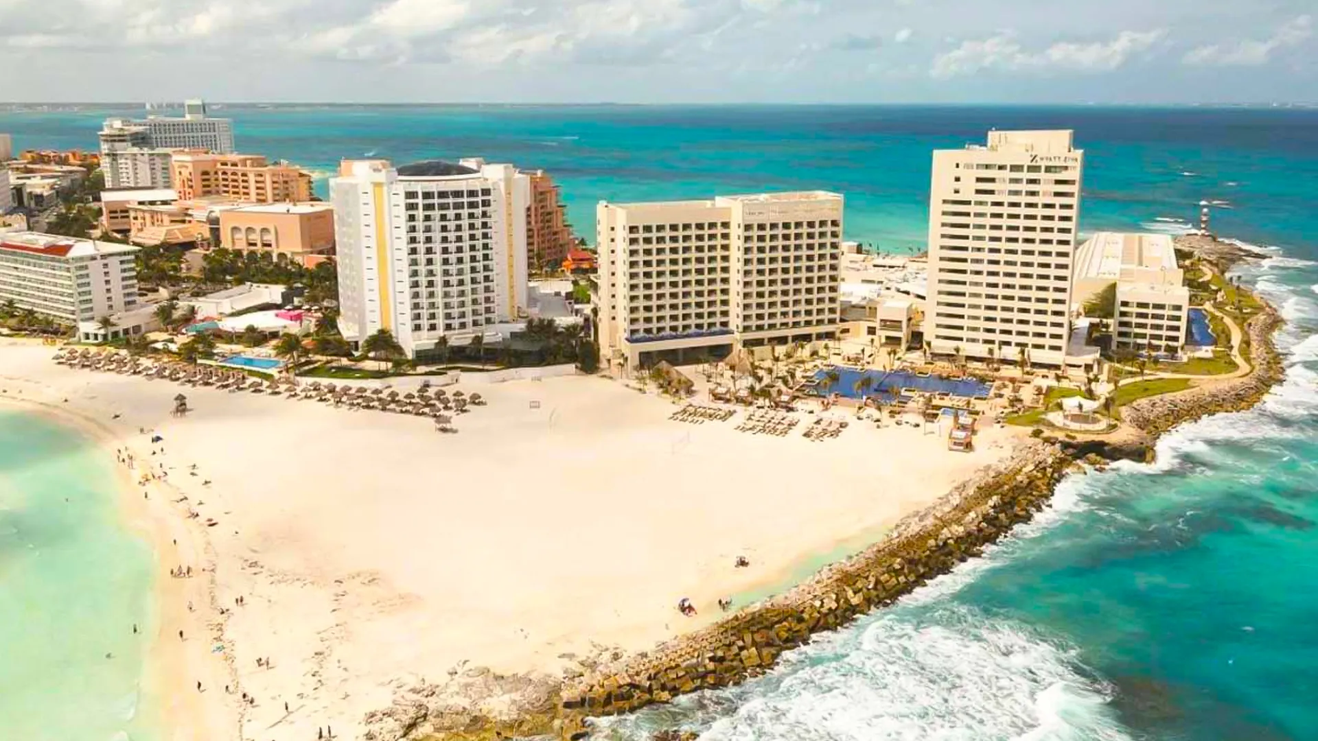 Where to Stay on Avenida Kukulkan