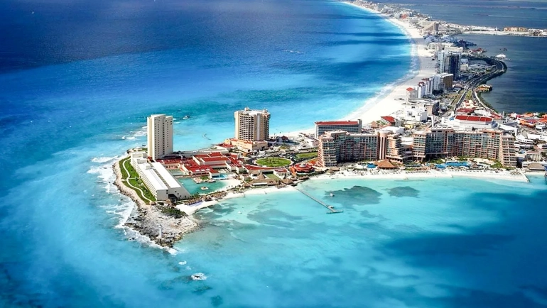 The Ultimate Guide to Avenida Kukulkan Cancun: What to See, Eat, and Do