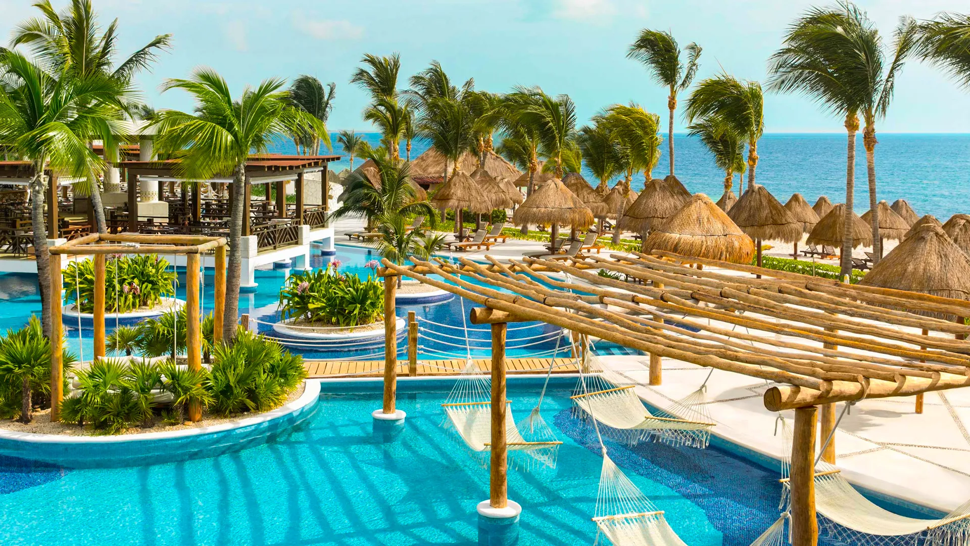 Interactive Cancun Villa Comparison Table