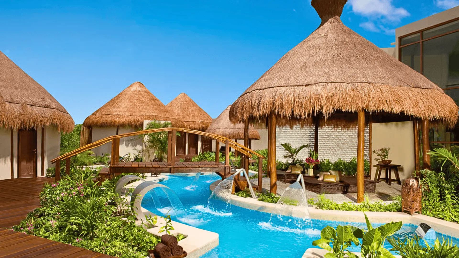 Hydrotherapy pool and palapa-style spa cabanas at Dreams Riviera Cancun Spa by Pevonia.