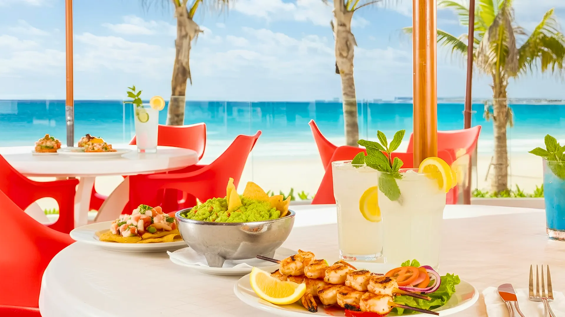 Beachside dining with fresh food and drinks at Krystal Cancun.