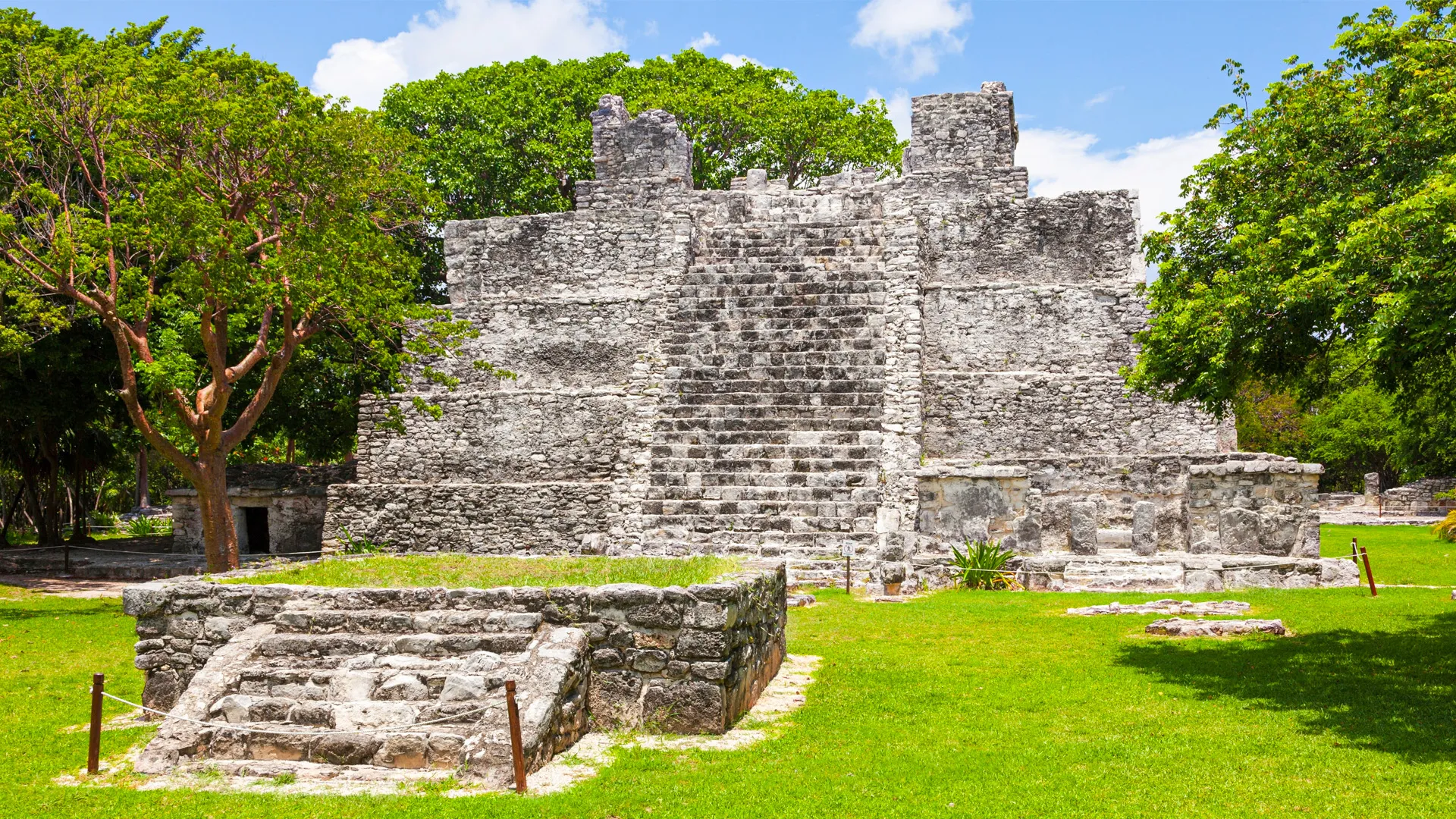 Museo Maya de Cancún & San Miguelito Ruins