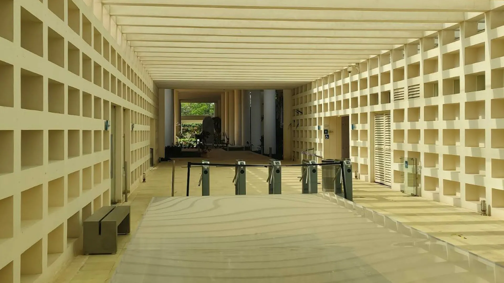 Museo Maya de Cancún & San Miguelito Ruins