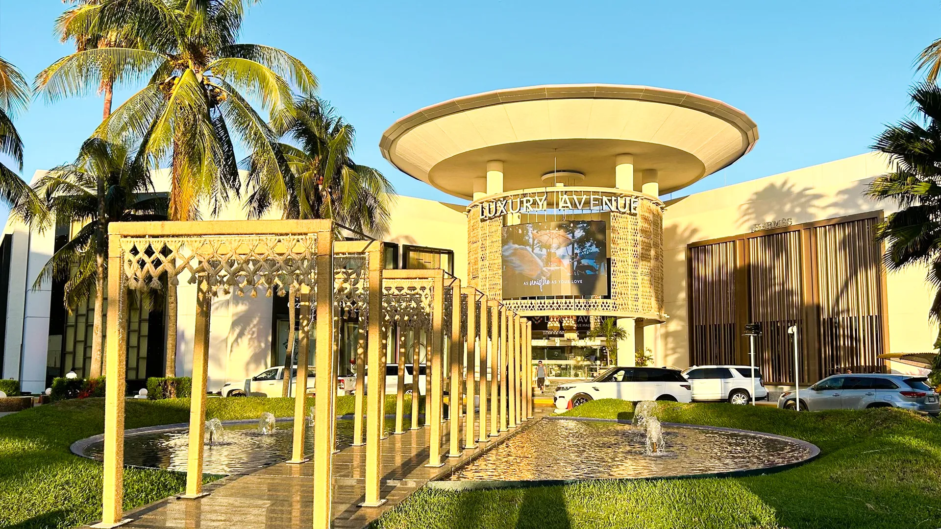 Luxury Avenue