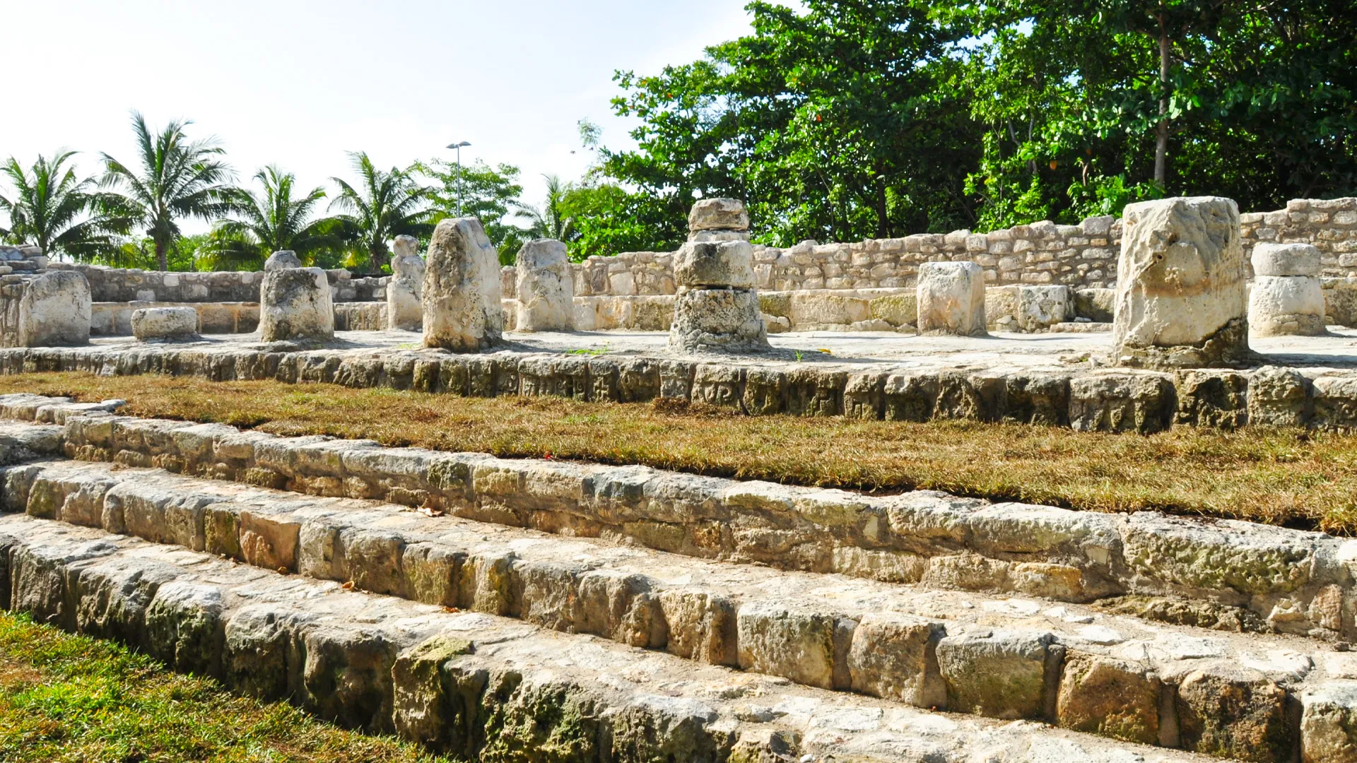 Museo Maya de Cancún & San Miguelito Ruins